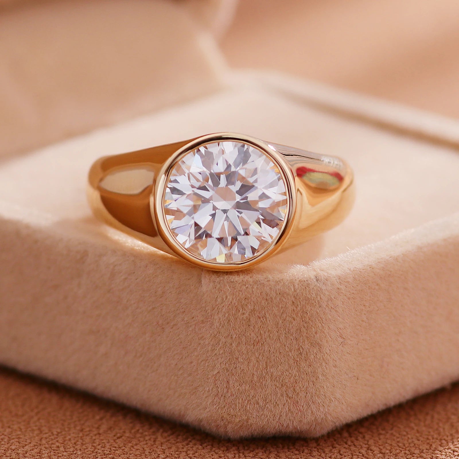 rovence 14K–18K Solid Gold Men’s Ring – 5CT VVS Moissanite Classic Solitaire Wedding & Engagement Band