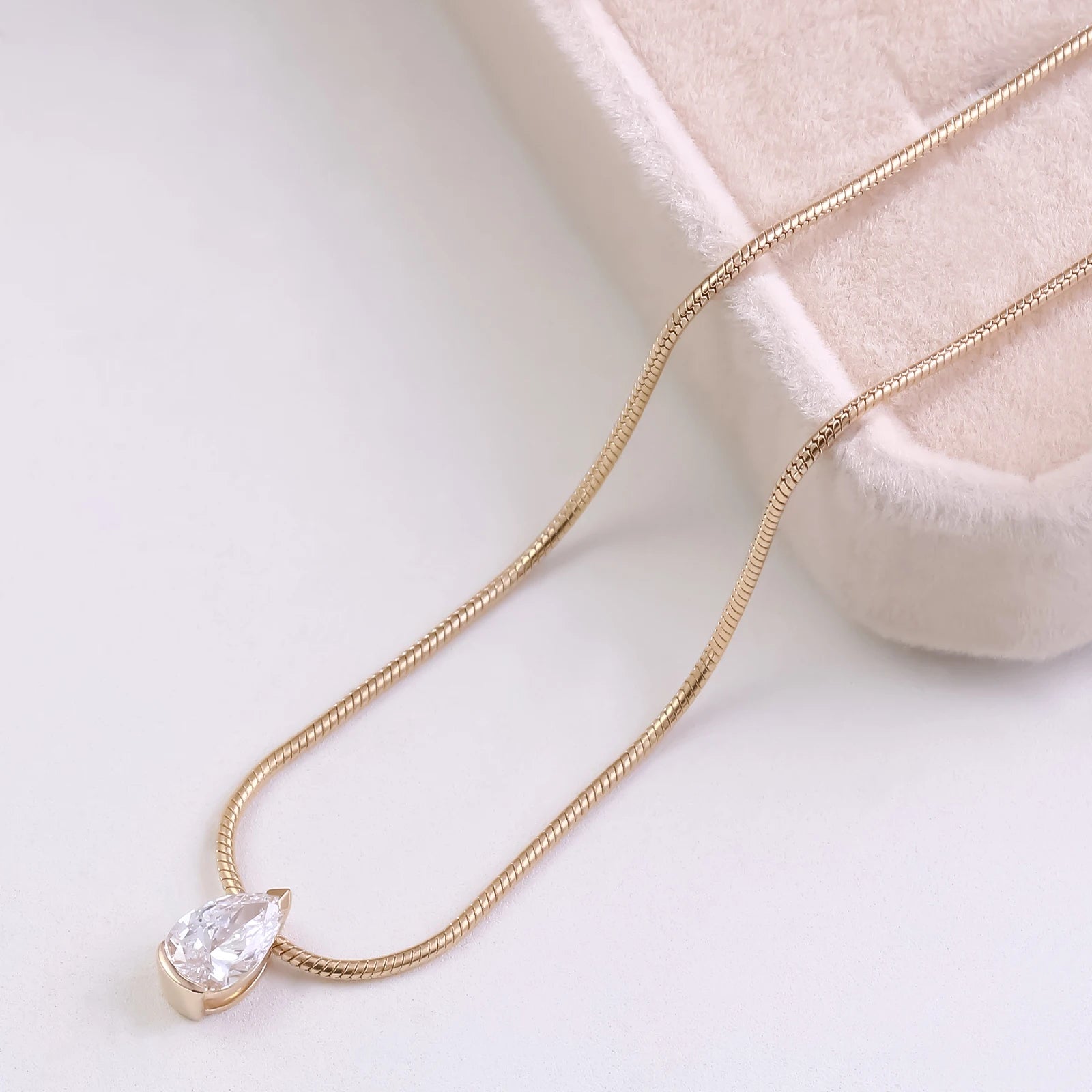 18K Yellow Gold Snake Chain Necklace – 2CT Pear-Cut VVS Moissanite Pendant