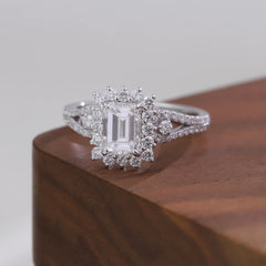 Flower Halo Bold Ring 1CT Emerald 14K–18K-Cut VVS Moissanite Engagement Ring